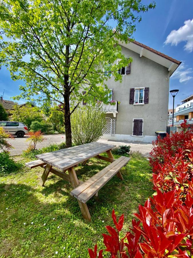 Un Peu Plus Pres Des Etoiles Annecy Exteriör bild
